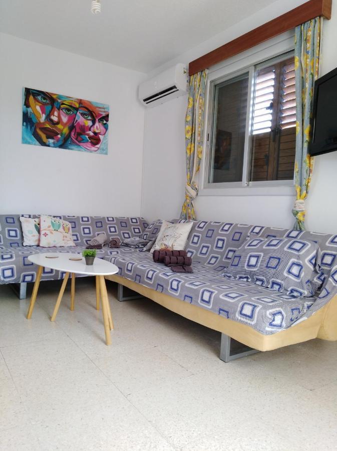 Larnaca, Pervolia 1 Bedroom Seaside Apartment Exteriör bild